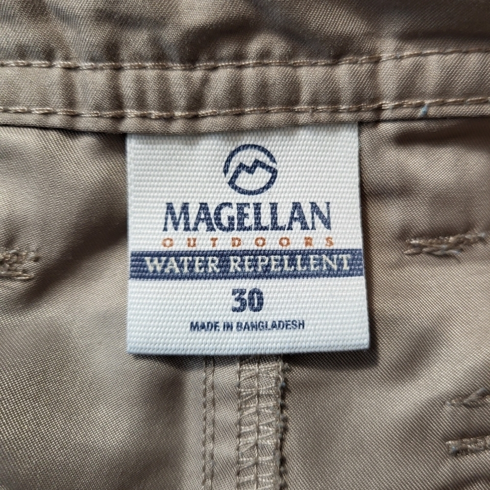 Magellan Outdoors Shorts Khaki Water Repellent Cargo Style Mens Size 30 - Picture 6 of 7